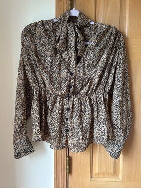 🤍Zara🤍 animals print blouse Print Tie-Neck B , woman’s size XS